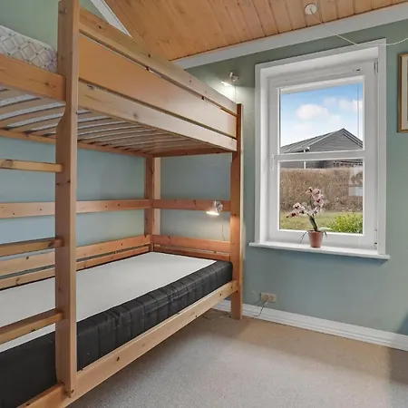 4 Bedroom Awesome In *