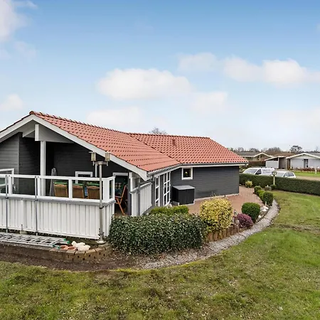 4 Bedroom Awesome In Casa de Férias Egernsund